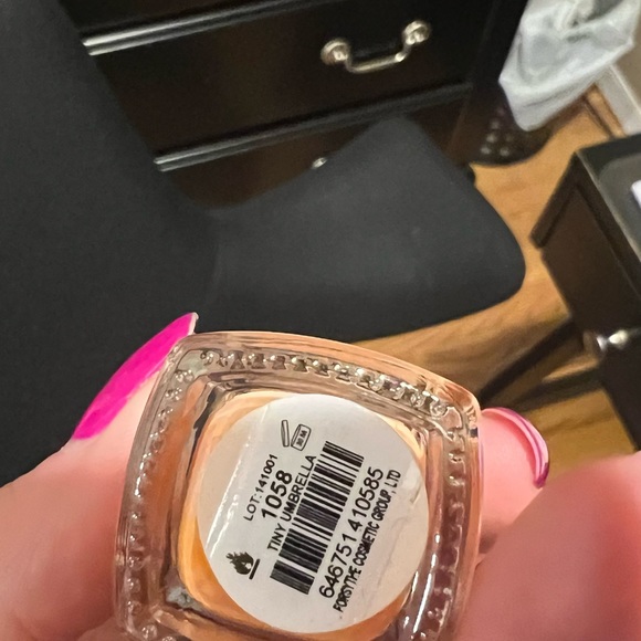 Color club 1058 tiny umbrella nail polish - Picture 2 of 4